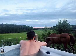Charming 6 Bedroom House & Horse Farm - Sleeps 12