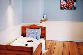 Charming 6 Bedroom House & Horse Farm - Sleeps 12