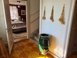 Charming 6 Bedroom House & Horse Farm - Sleeps 12