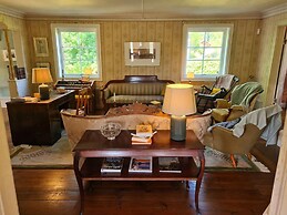 Charming 6 Bedroom House & Horse Farm - Sleeps 12