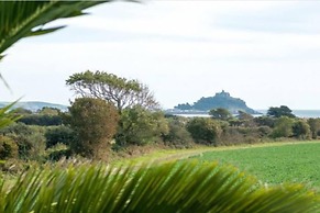 Remarkable Large 1-bed Apartment Nr Penzance