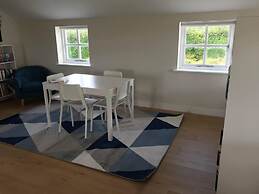 Remarkable Large 1-bed Apartment Nr Penzance