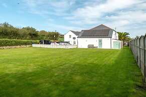 Remarkable Large 1-bed Apartment Nr Penzance