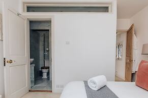 Dolls House - Luxury Townhouse - From 400 Per Night