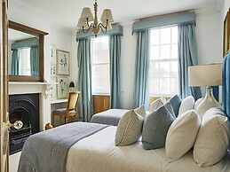 Dolls House - Luxury Townhouse - From 400 Per Night