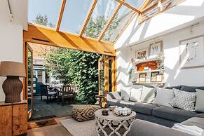 Dolls House - Luxury Townhouse - From 400 Per Night