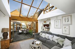 Dolls House - Luxury Townhouse - From 400 Per Night