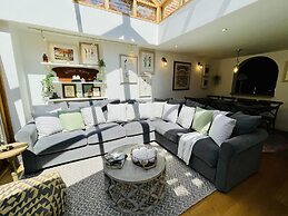 Dolls House - Luxury Townhouse - From 400 Per Night