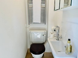 Dolls House - Luxury Townhouse - From 400 Per Night