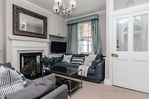 Dolls House - Luxury Townhouse - From 400 Per Night