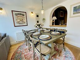 Dolls House - Luxury Townhouse - From 400 Per Night