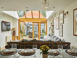 Dolls House - Luxury Townhouse - From 400 Per Night