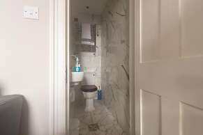 Dolls House - Luxury Townhouse - From 400 Per Night