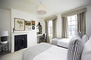 Dolls House - Luxury Townhouse - From 400 Per Night