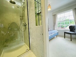 Dolls House - Luxury Townhouse - From 400 Per Night