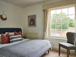 Dolls House - Luxury Townhouse - From 400 Per Night