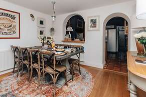 Dolls House - Luxury Townhouse - From 400 Per Night