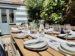 Dolls House - Luxury Townhouse - From 400 Per Night