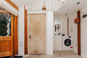 Dolls House - Luxury Townhouse - From 400 Per Night