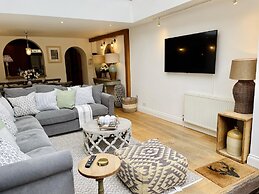 Dolls House - Luxury Townhouse - From 400 Per Night