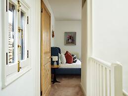 Dolls House - Luxury Townhouse - From 400 Per Night