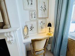 Dolls House - Luxury Townhouse - From 400 Per Night