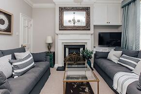 Dolls House - Luxury Townhouse - From 400 Per Night