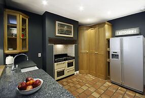 Dolls House - Luxury Townhouse - From 400 Per Night