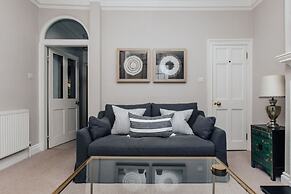 Dolls House - Luxury Townhouse - From 400 Per Night