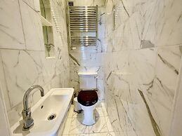 Dolls House - Luxury Townhouse - From 400 Per Night