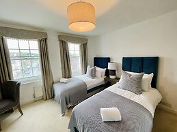 Dolls House - Luxury Townhouse - From 400 Per Night