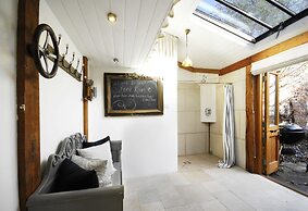 Dolls House - Luxury Townhouse - From 400 Per Night