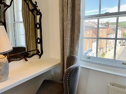 Dolls House - Luxury Townhouse - From 400 Per Night