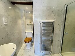 Dolls House - Luxury Townhouse - From 400 Per Night