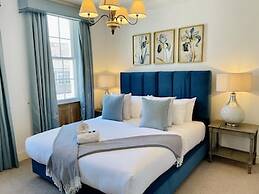 Dolls House - Luxury Townhouse - From 400 Per Night