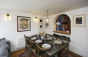 Dolls House - Luxury Townhouse - From 400 Per Night