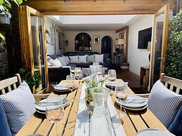 Dolls House - Luxury Townhouse - From 400 Per Night