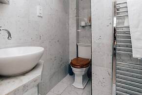 Dolls House - Luxury Townhouse - From 400 Per Night