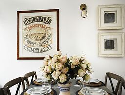 Dolls House - Luxury Townhouse - From 400 Per Night