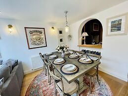 Dolls House - Luxury Townhouse - From 400 Per Night