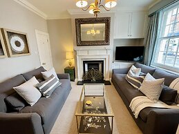 Dolls House - Luxury Townhouse - From 400 Per Night