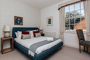 Dolls House - Luxury Townhouse - From 400 Per Night