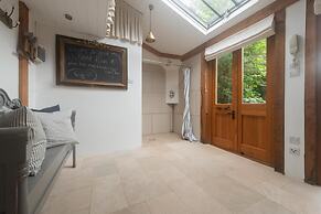 Dolls House - Luxury Townhouse - From 400 Per Night