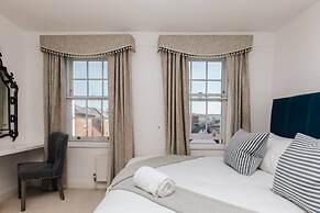 Dolls House - Luxury Townhouse - From 400 Per Night