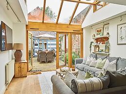 Dolls House - Luxury Townhouse - From 400 Per Night