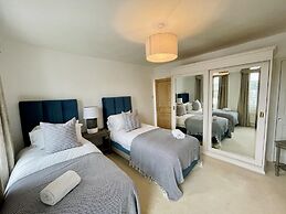 Dolls House - Luxury Townhouse - From 400 Per Night