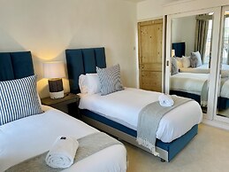 Dolls House - Luxury Townhouse - From 400 Per Night