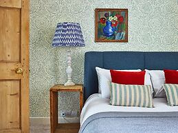 Dolls House - Luxury Townhouse - From 400 Per Night