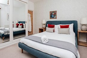 Dolls House - Luxury Townhouse - From 400 Per Night