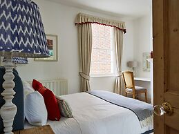 Dolls House - Luxury Townhouse - From 400 Per Night